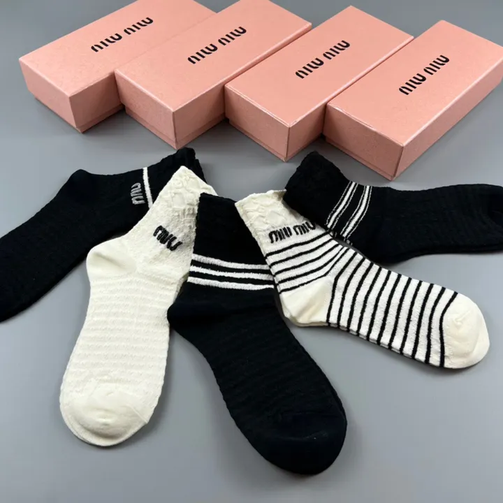 スーパーコピー ミュウミュウ 靴下