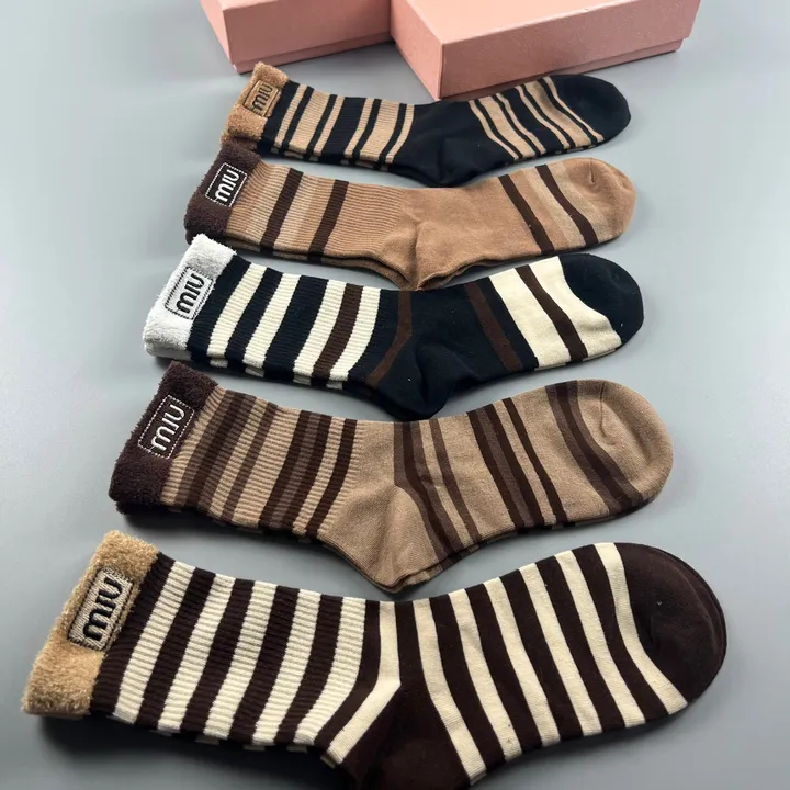 スーパーコピー ミュウミュウ 靴下