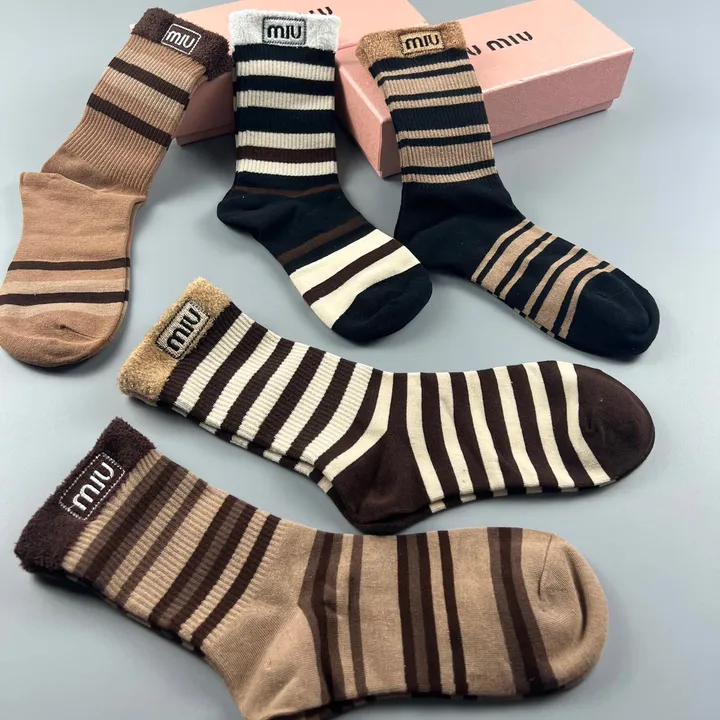 スーパーコピー ミュウミュウ 靴下