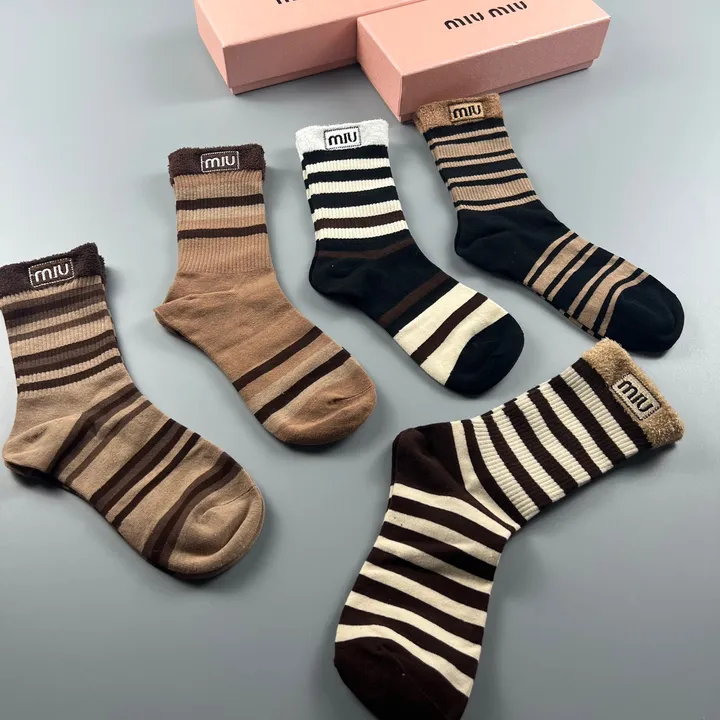 スーパーコピー ミュウミュウ 靴下