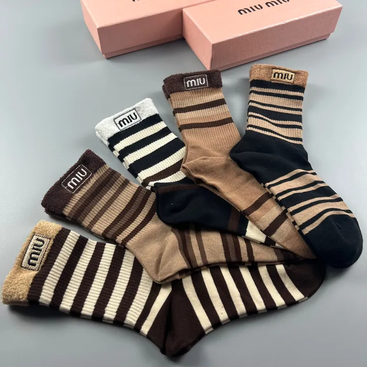 スーパーコピー ミュウミュウ 靴下