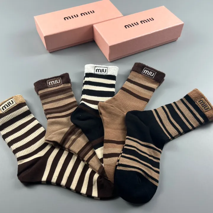 スーパーコピー ミュウミュウ 靴下