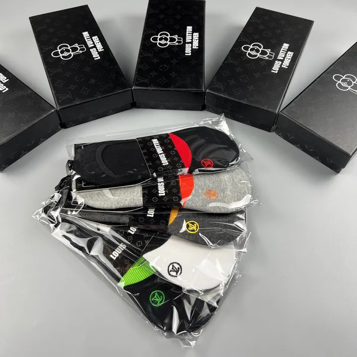 スーパーコピー ルイヴィトン 靴下