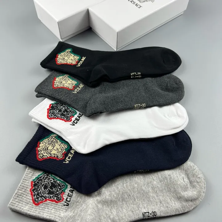 スーパーコピー ヴェルサーチ 靴下