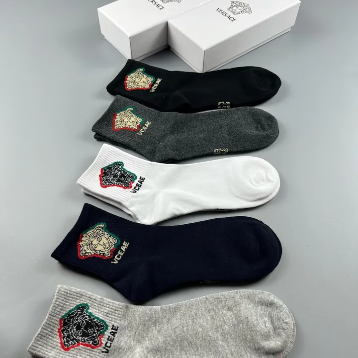スーパーコピー ヴェルサーチ 靴下