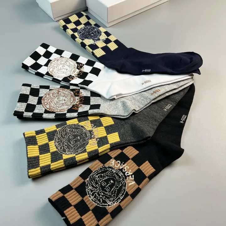 スーパーコピー ヴェルサーチ 靴下