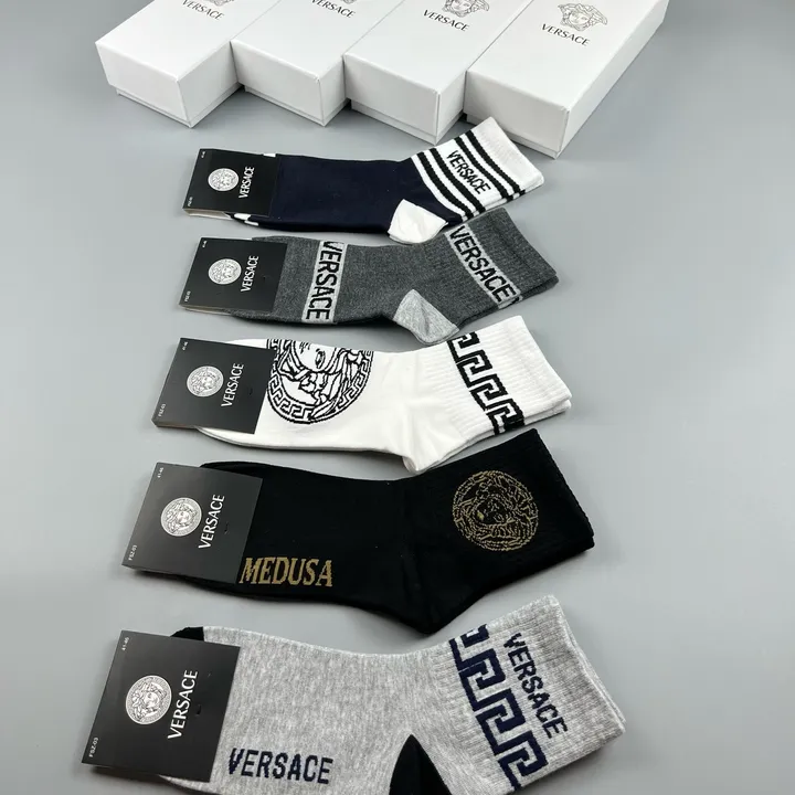 スーパーコピー ヴェルサーチ 靴下