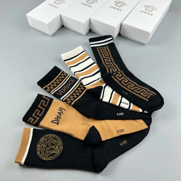 スーパーコピー ヴェルサーチ 靴下