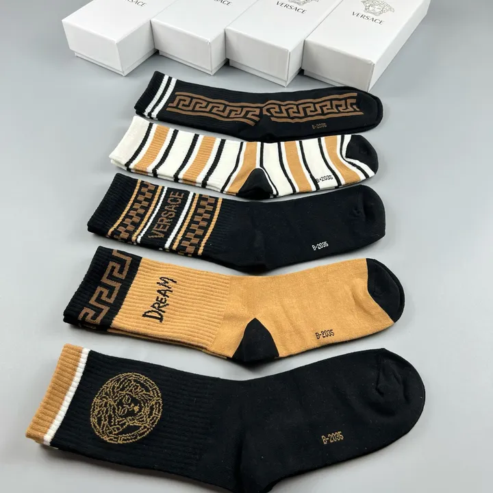 スーパーコピー ヴェルサーチ 靴下