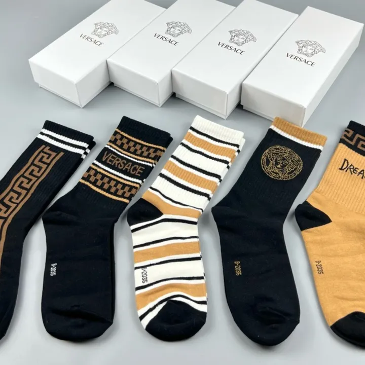スーパーコピー ヴェルサーチ 靴下