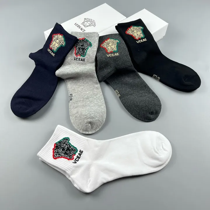 スーパーコピー ヴェルサーチ 靴下