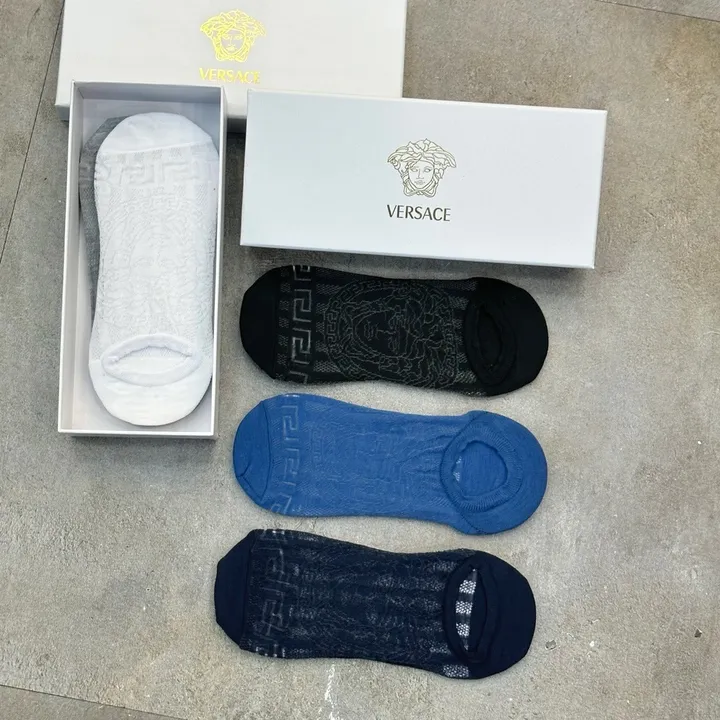 スーパーコピー ヴェルサーチ 靴下