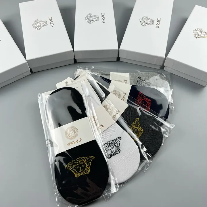 スーパーコピー ヴェルサーチ 靴下