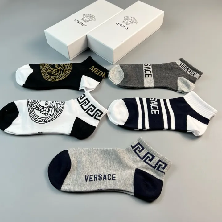 スーパーコピー ヴェルサーチ 靴下