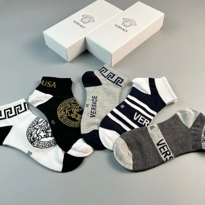 スーパーコピー ヴェルサーチ 靴下