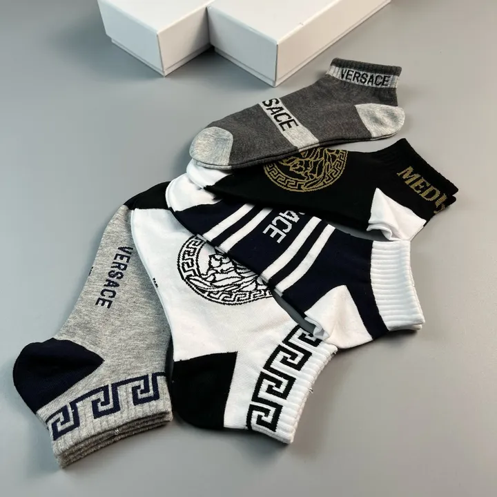 スーパーコピー ヴェルサーチ 靴下