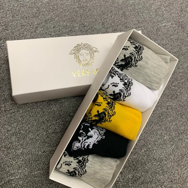 スーパーコピー ヴェルサーチ 靴下