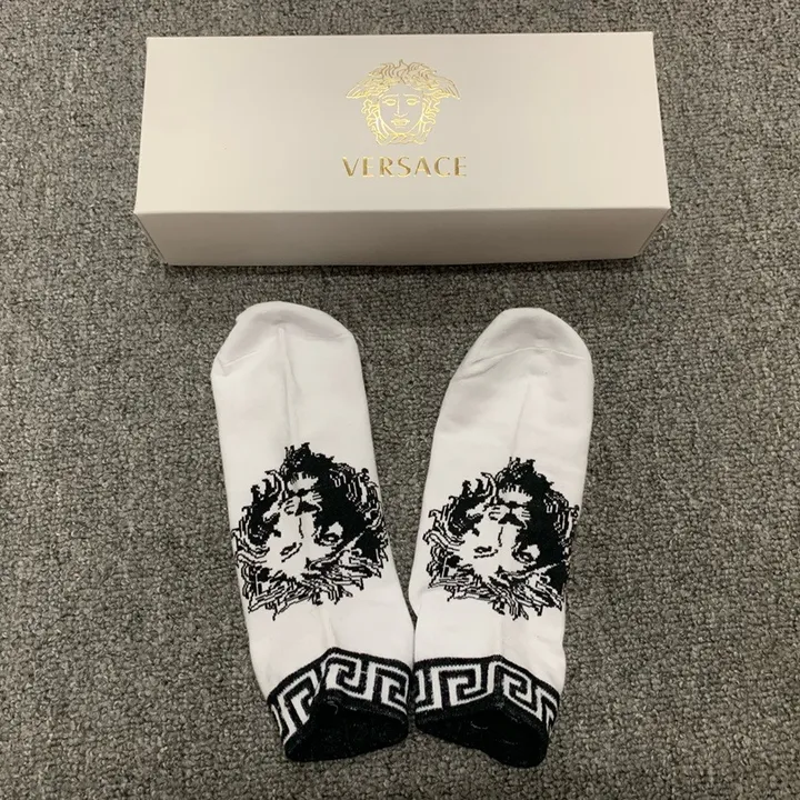 スーパーコピー ヴェルサーチ 靴下