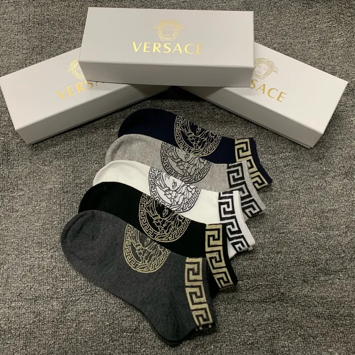スーパーコピー ヴェルサーチ 靴下