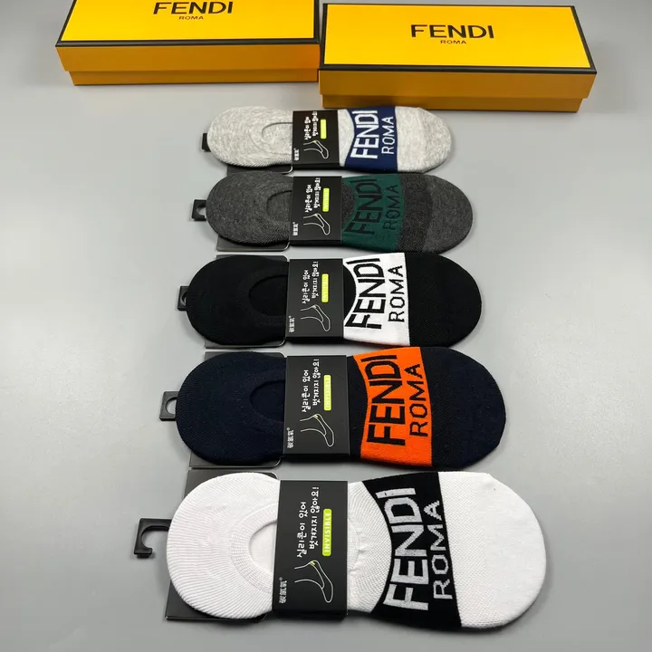 スーパーコピー ヴェルサーチ 靴下