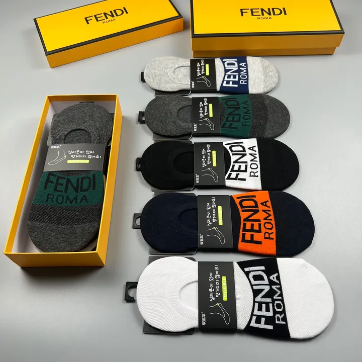 スーパーコピー ヴェルサーチ 靴下