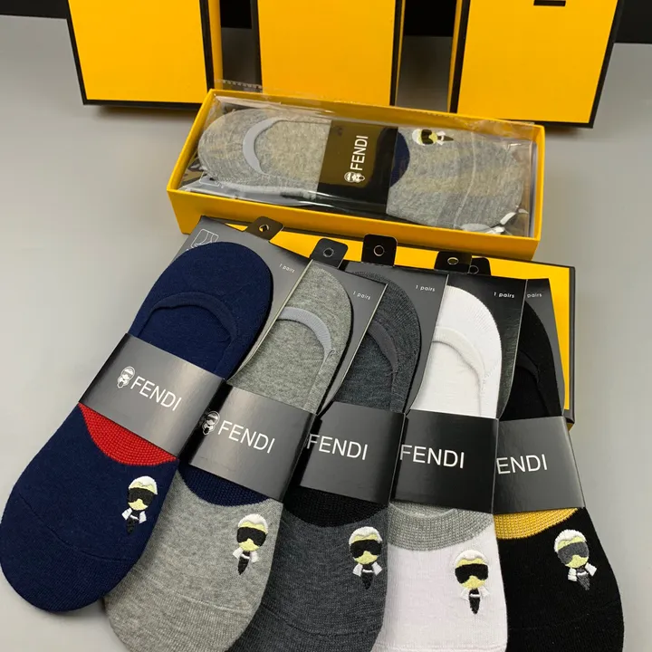 スーパーコピー ヴェルサーチ 靴下