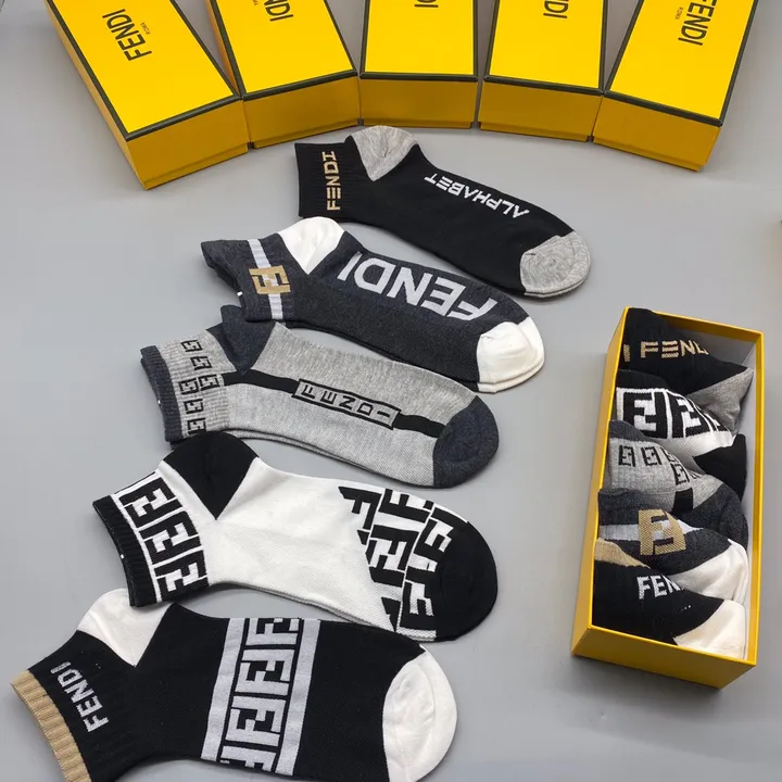 スーパーコピー ヴェルサーチ 靴下