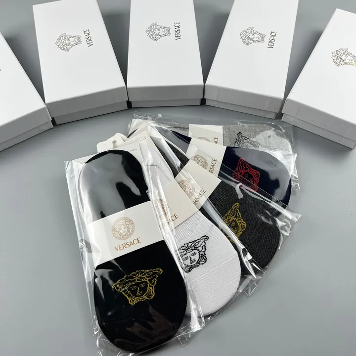 スーパーコピー ヴェルサーチ 靴下