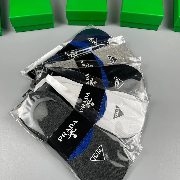 スーパーコピー プラダ 靴下