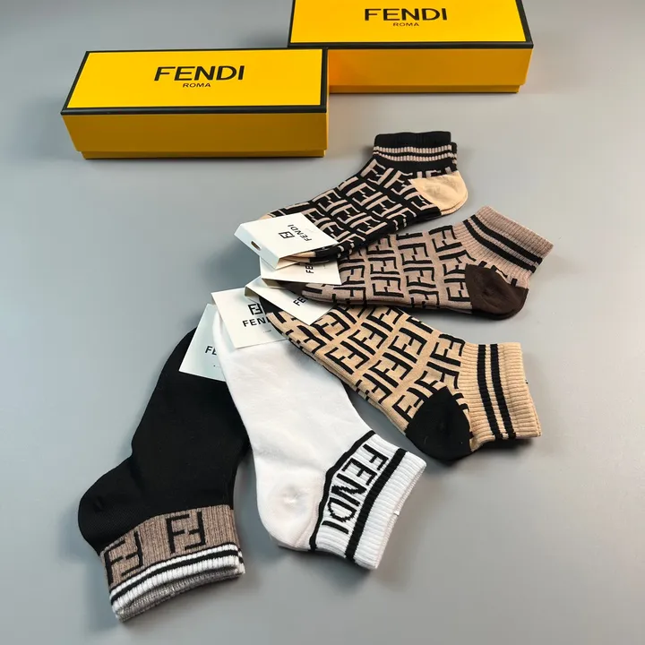 スーパーコピー ヴェルサーチ 靴下