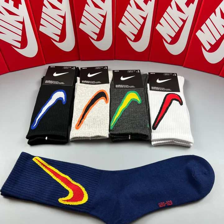 スーパーコピー ミュウミュウ 靴下