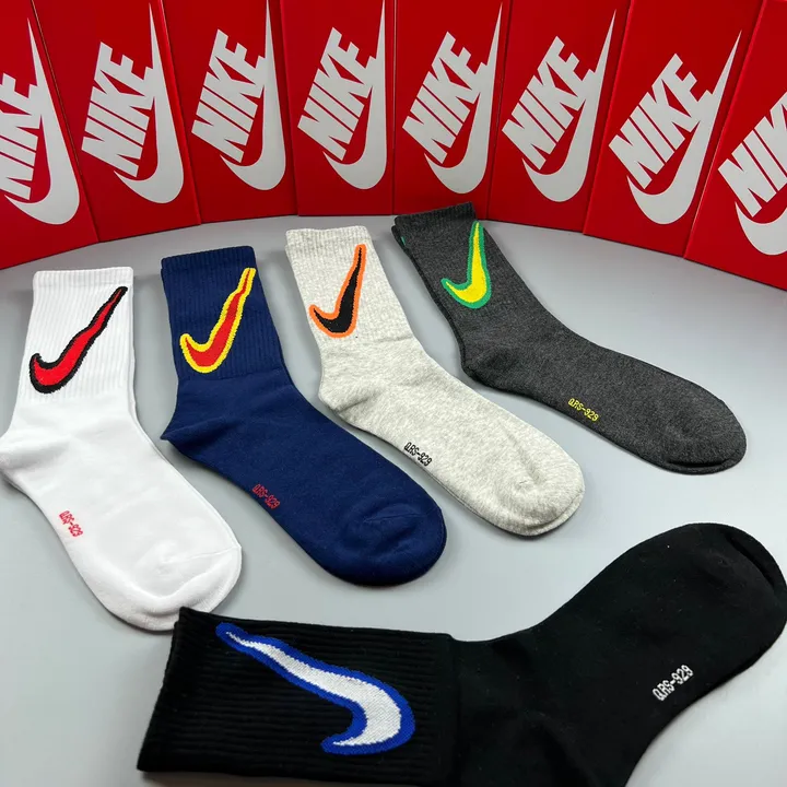 スーパーコピー ミュウミュウ 靴下