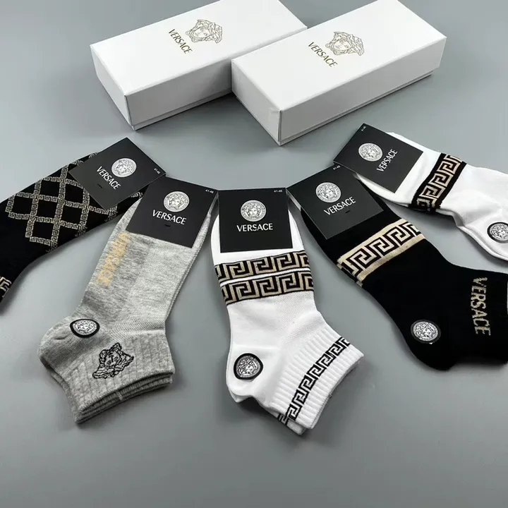 スーパーコピー ヴェルサーチ 靴下