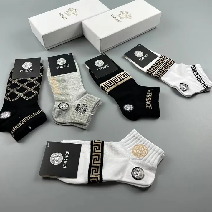 スーパーコピー ヴェルサーチ 靴下