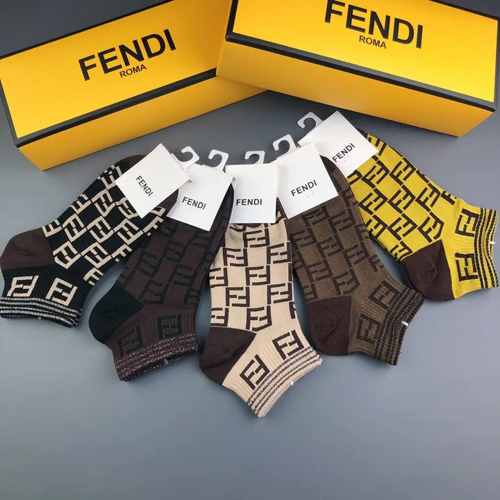 スーパーコピー ヴェルサーチ 靴下