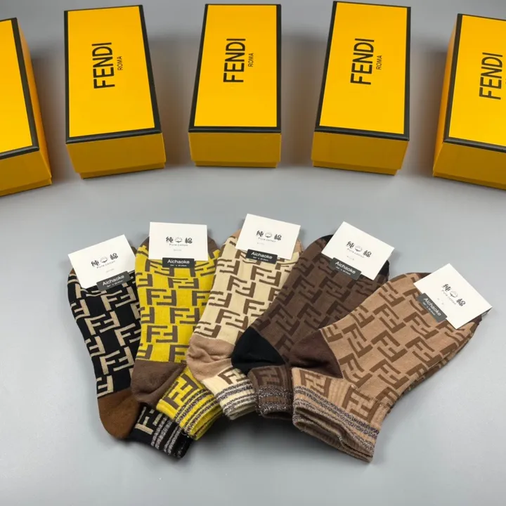 スーパーコピー ヴェルサーチ 靴下