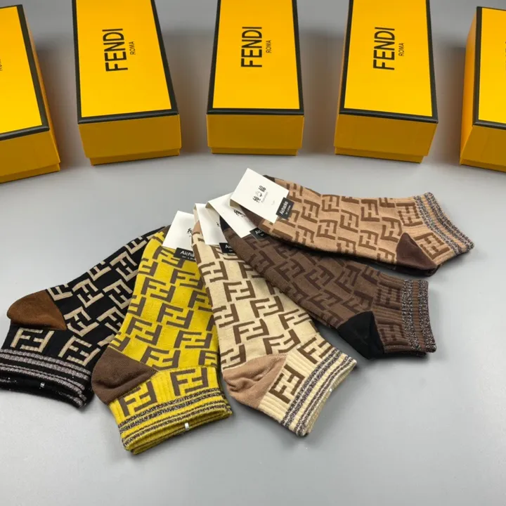 スーパーコピー ヴェルサーチ 靴下