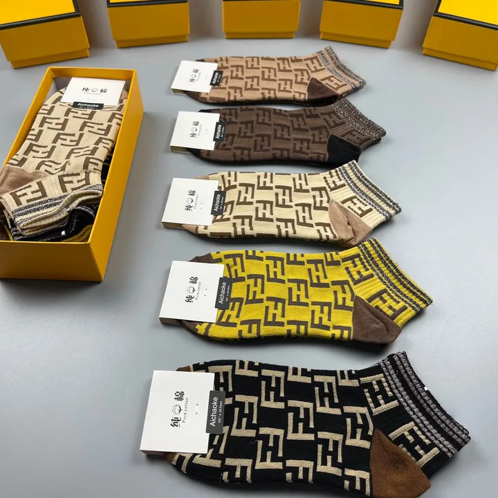 スーパーコピー ヴェルサーチ 靴下