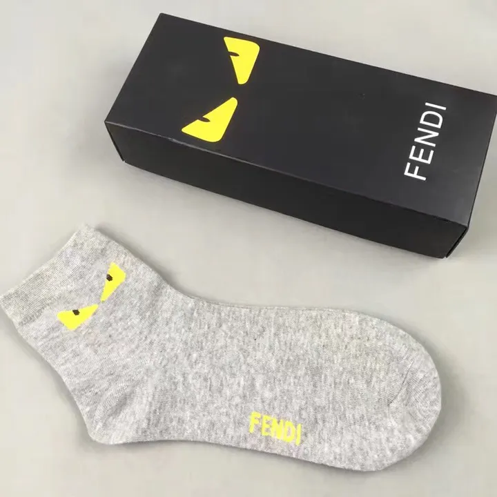 スーパーコピー ヴェルサーチ 靴下