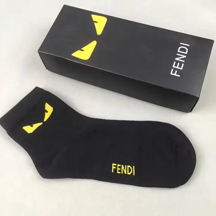 スーパーコピー ヴェルサーチ 靴下