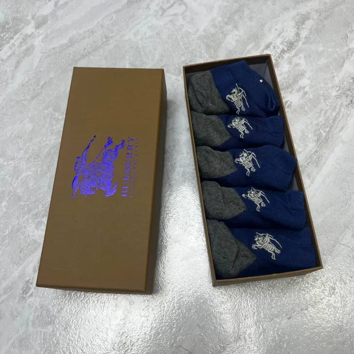 スーパーコピー プラダ 靴下