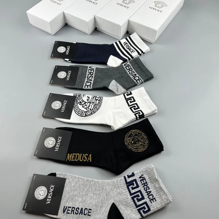 スーパーコピー ヴェルサーチ 靴下