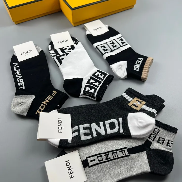 スーパーコピー ヴェルサーチ 靴下