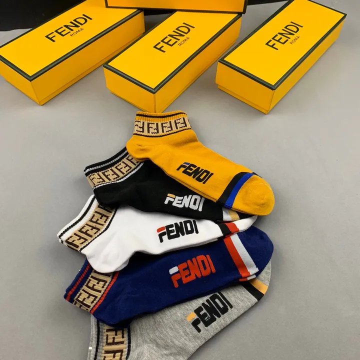 スーパーコピー ヴェルサーチ 靴下