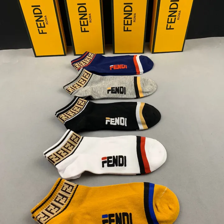 スーパーコピー ヴェルサーチ 靴下