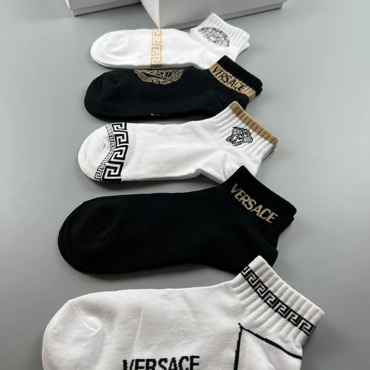 スーパーコピー ヴェルサーチ 靴下