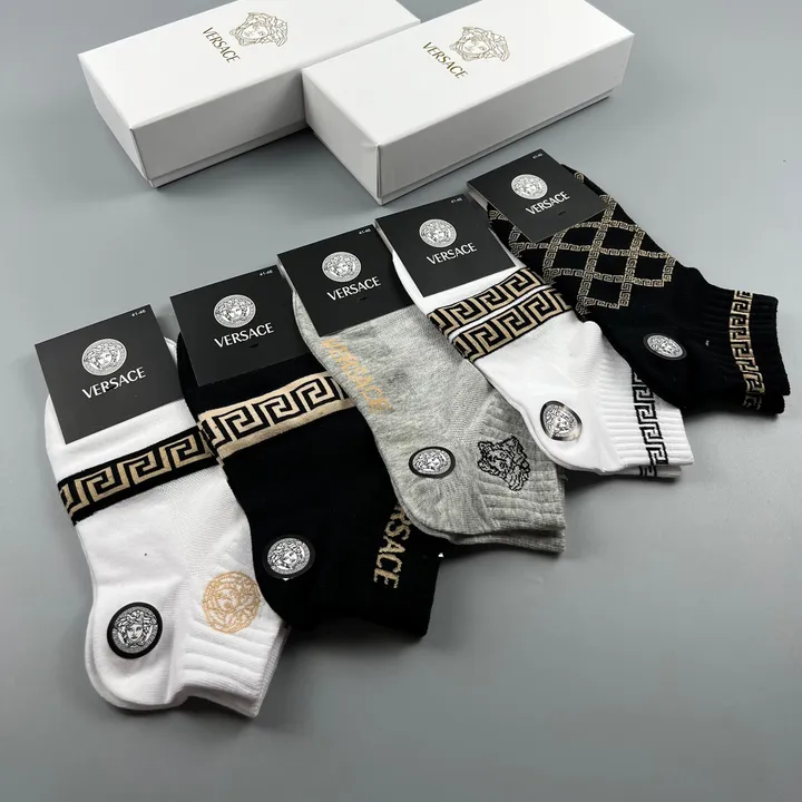 スーパーコピー ヴェルサーチ 靴下