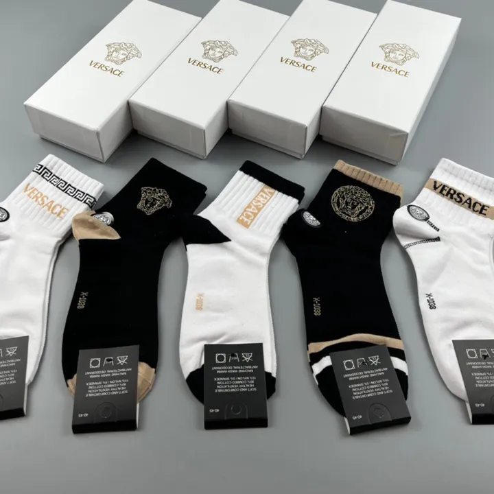 スーパーコピー ヴェルサーチ 靴下