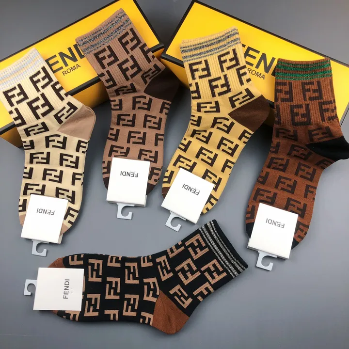 スーパーコピー ヴェルサーチ 靴下