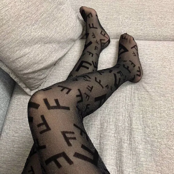 スーパーコピー ヴェルサーチ 靴下